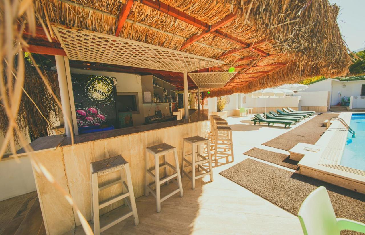Hotel Pine Bay Club & Cakistes Breakfast Restaurant Next To Popular Kervansaray Beach (Adults Only) Girne Dış mekan fotoğraf